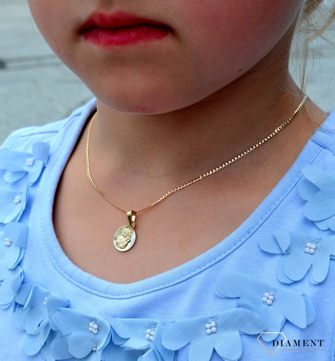 Złota zawieszka medalik okrągły Matka Boska ZA 5970 333. Medalik będący wspaniałą pamiątką i prezentem z okazji chrztu, komunii czy bierzmowania (1).JPG